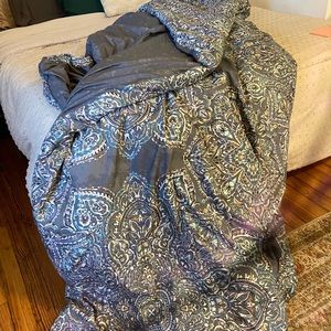 Full sized comforter